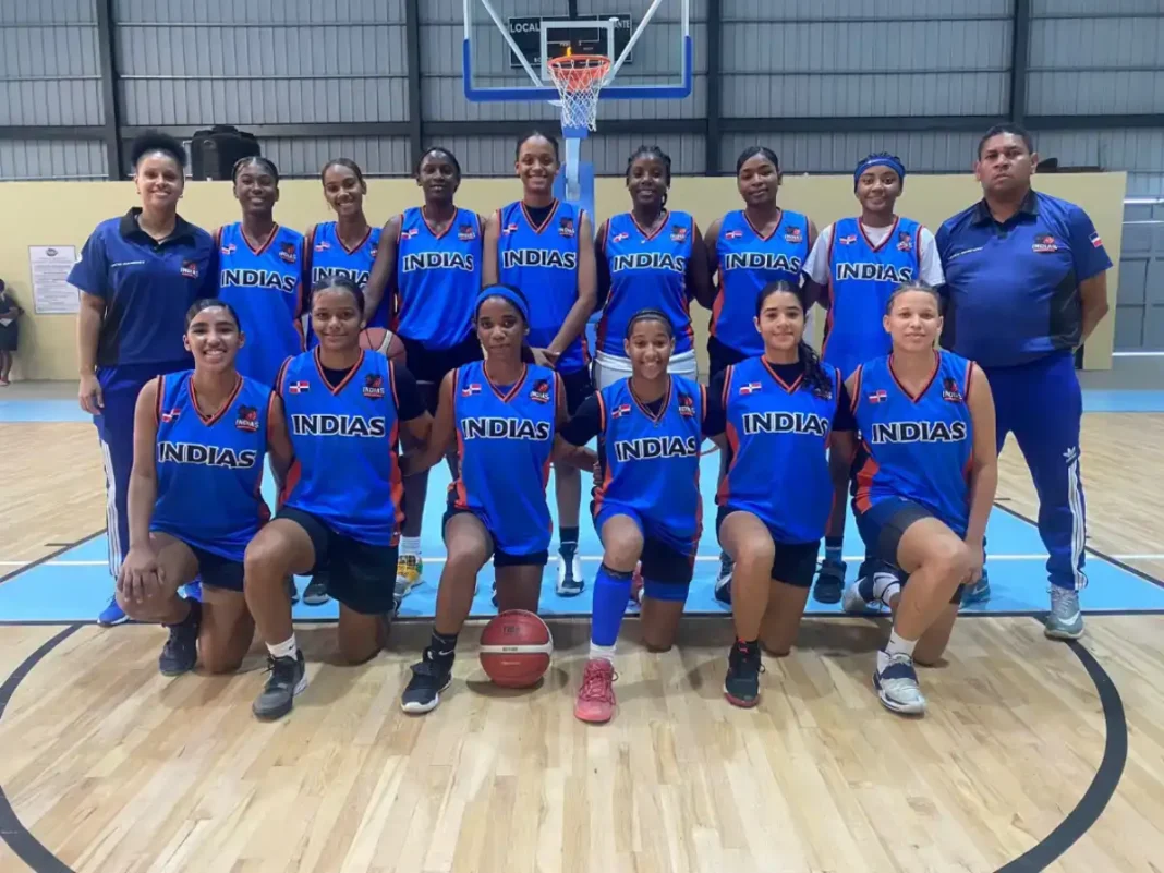 Integrantes del equipo U18 de las Indias del club San Vicente que se impuso en el intercambio de basket femenino frente a la academia Cubans de la ciudad de Baní