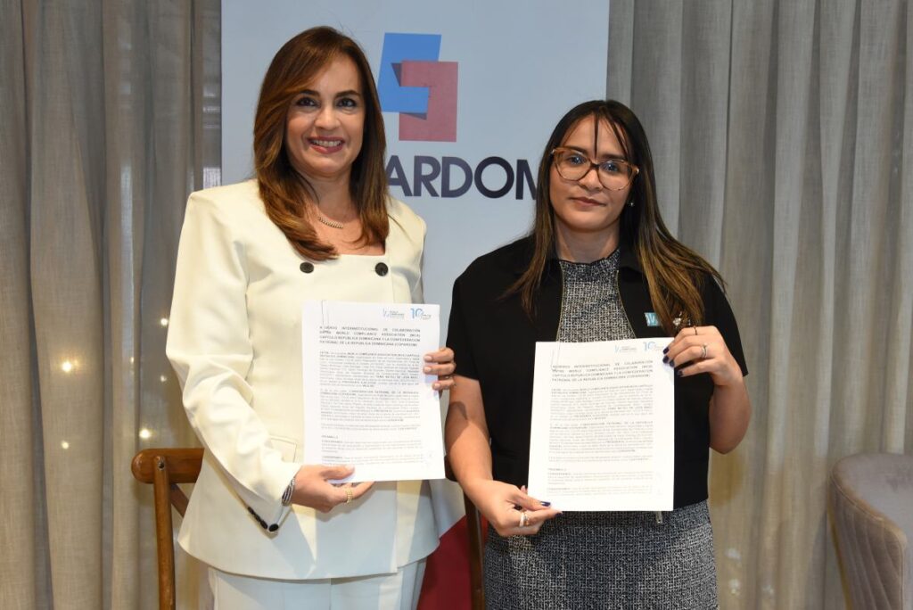 La imagen actual no tiene texto alternativo. El nombre del archivo es: Laura-Pena-y-Tania-de-Leon-luego-de-rubricar-el-convenio.jpg