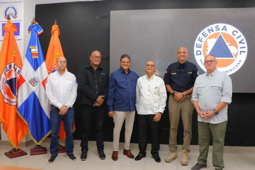 Carlos Manuel Paulino Cárdenas asume la presidencia de la CNE y la dirección ejecutiva de la Defensa Civil