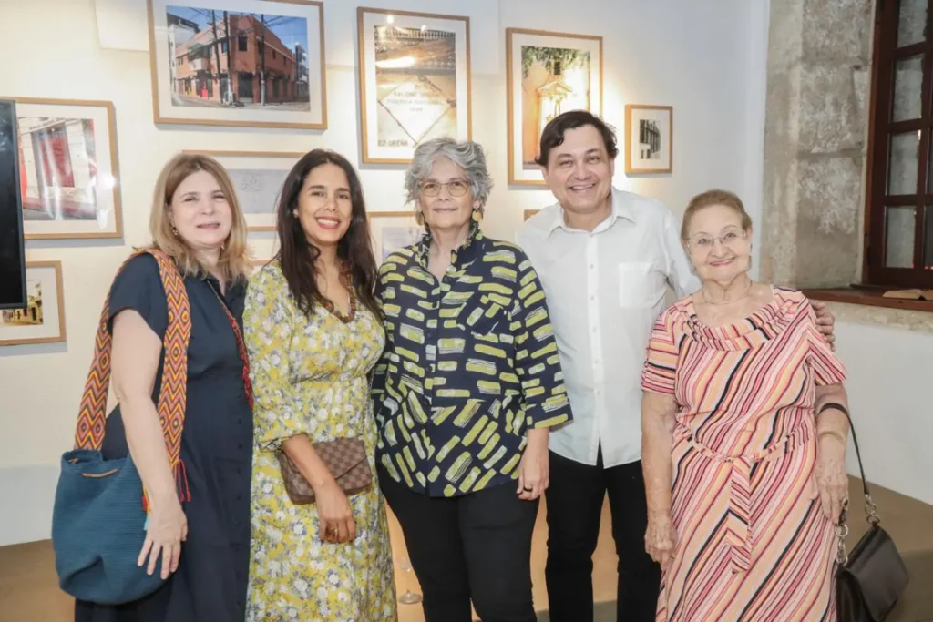 La imagen actual no tiene texto alternativo. El nombre del archivo es: Carteles-en-Dos-Calles-propicio-un-dialogo-sobre-Salome-Urena-diseno-y-serigrafia-artistica.webp