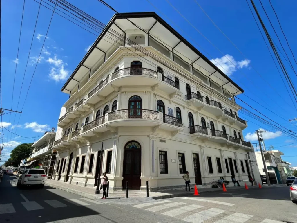 La imagen actual no tiene texto alternativo. El nombre del archivo es: Centro-Cultural-Banreservas-presenta-amplia-agenda-cultural-en-Santo-Domingo-y-Santiago-durante-agosto.webp