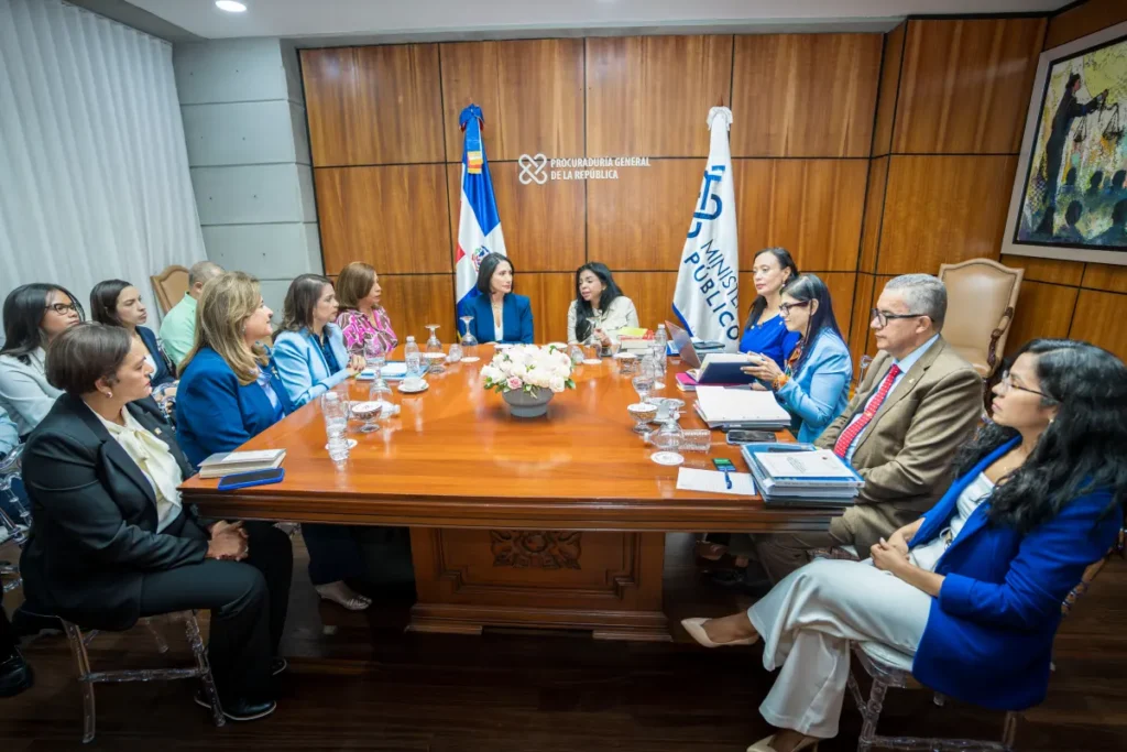 La imagen actual no tiene texto alternativo. El nombre del archivo es: El-Gabinete-de-Ninez-y-Adolescencia-y-Conani-comparten-con-Ministerio-Publico-posibles.webp