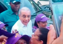 Eufóricos moradores de Vicente Noble reciben Danilo Medina