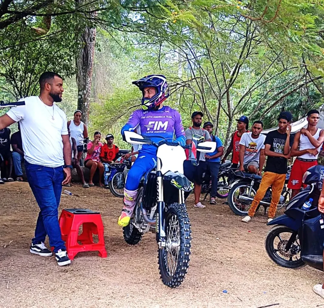 Franklin Nogueras Jr esperando el turno en los entrenamientos (7)