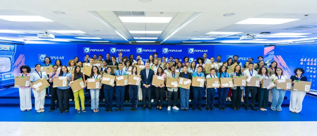 Los 61 nuevos estudiantes que ingresan al programa Excelencia Popular reciben recursos complementarios para respaldar su formación técnica y universitaria