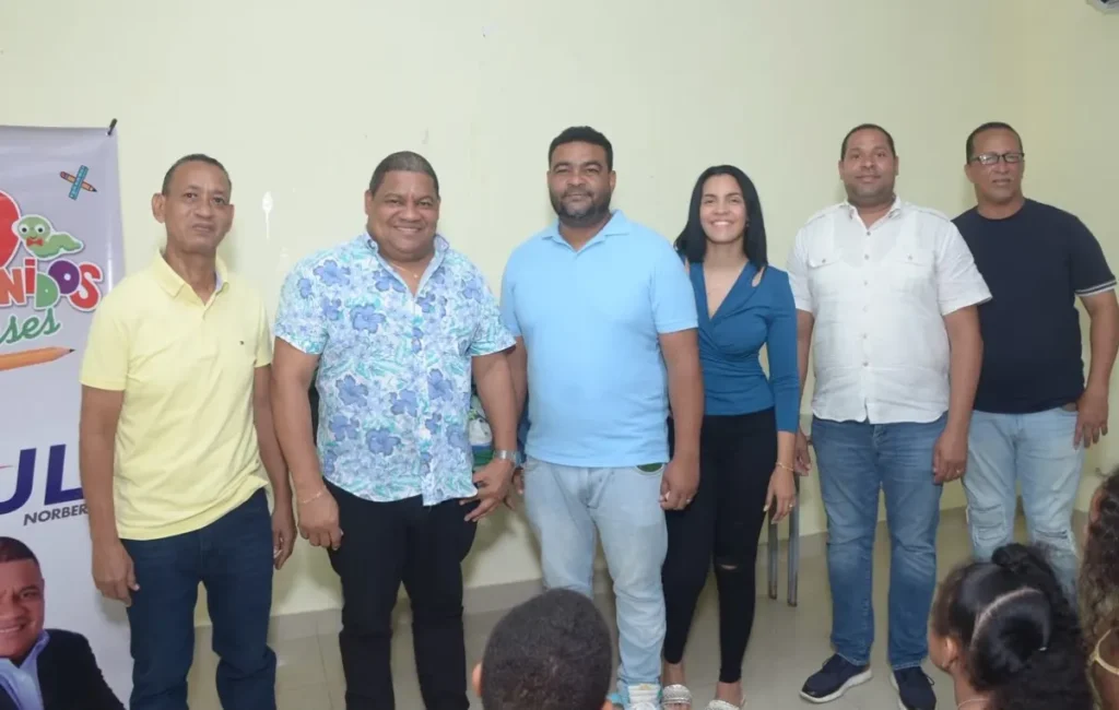 La imagen actual no tiene texto alternativo. El nombre del archivo es: Yuli-Norberto-entrega-kits-y-utiles-escolares-ninos-sectores-vulnerables-ante-el-inicio-del-ano-escolar.webp