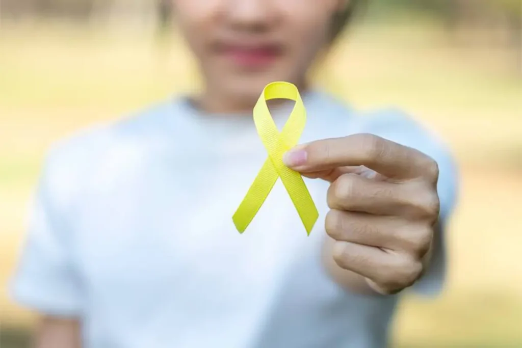 La imagen actual no tiene texto alternativo. El nombre del archivo es: El-color-dorado-en-el-cancer-infantil-representa-la-fortaleza-el-valor-y-la-resiliencia-de-los-ninos-y-adolescentes-que-enfrentan-esta-enfermedad.webp