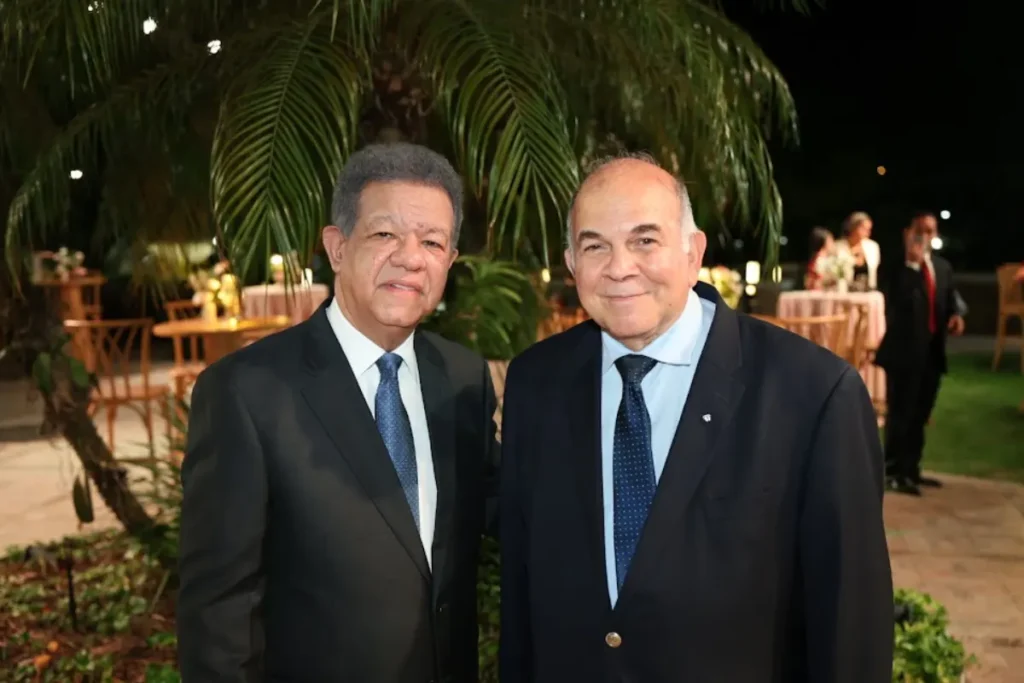 La imagen actual no tiene texto alternativo. El nombre del archivo es: Embajadora-de-los-Estados-Unidos-ofrece-recepcion-celebrar-que-la-Republica-Dominicana-se-una-al-Consenso-de-Ginebra.webp