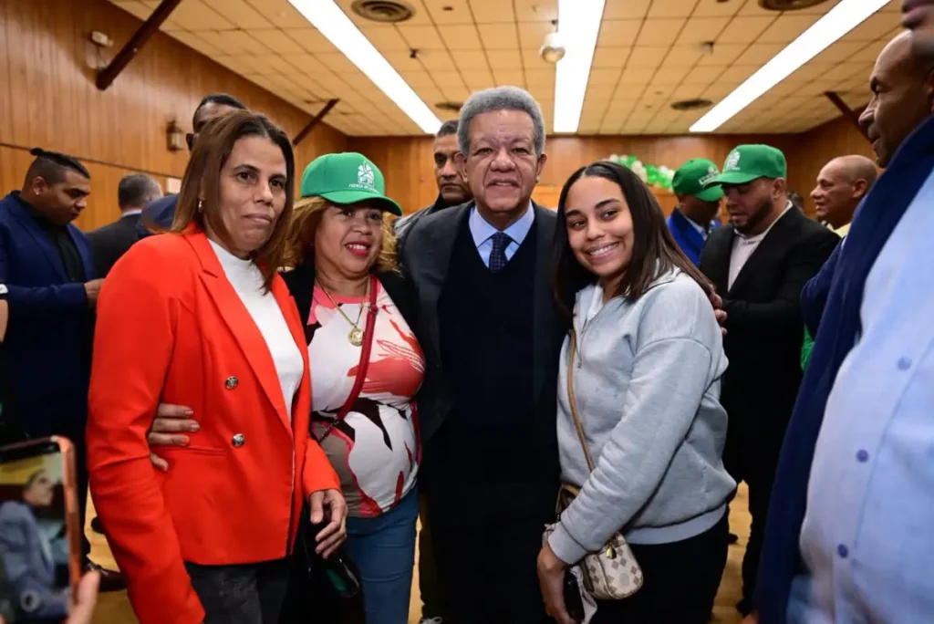La imagen actual no tiene texto alternativo. El nombre del archivo es: Leonel-defiende-voto-de-los-dominicanos-en-exterior-y-rechaza-total-y-radicalmente-su-eliminacion.webp