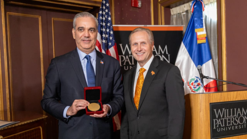Presidente Abinader recibe la Medalla Presidencial de William Paterson University, el más alto honor otorgado por esa casa de estudios