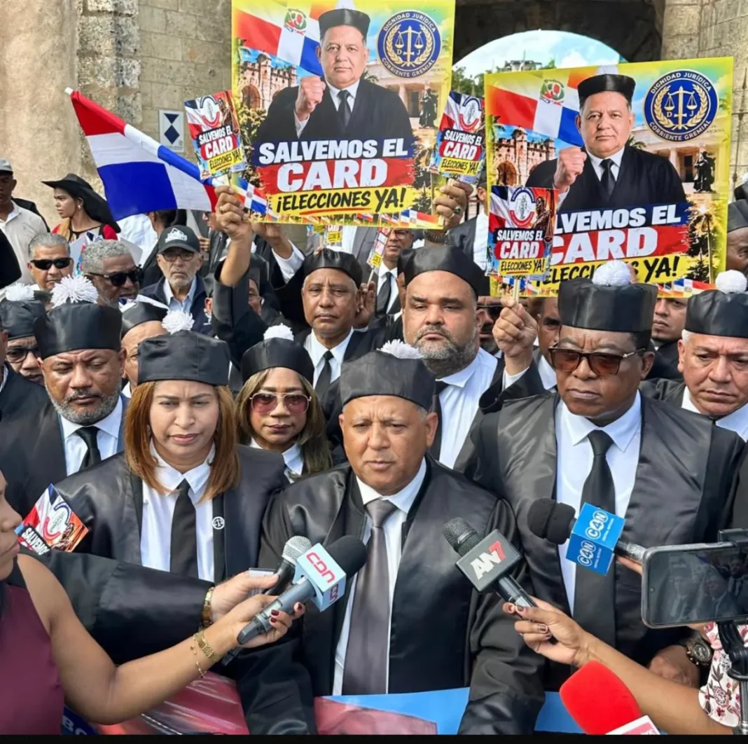 Abogados exigen “elecciones ya” en el CARD