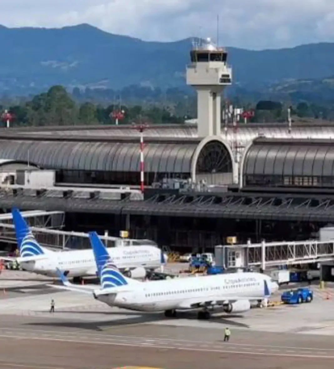 Aeropuerto colombiano de Barranquilla recibe vuelos desviados desde Panamá por sismo