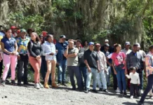 Comunitarios de La Higuera, Boca de los Arroyos, Hondo Valle, Los Gajitos y La Ciénaga reclaman arreglo de carretera