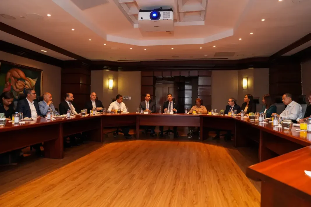 El encuentro realizado junto a representantes de los medios de comunicación