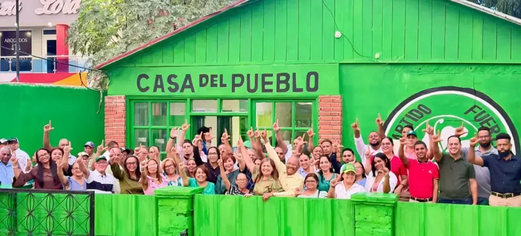 Josefina Pimentel encabeza encuentro de dirigentes y coordinadores magisteriales de la Fuerza del Pueblo en Santiago Rodríguez