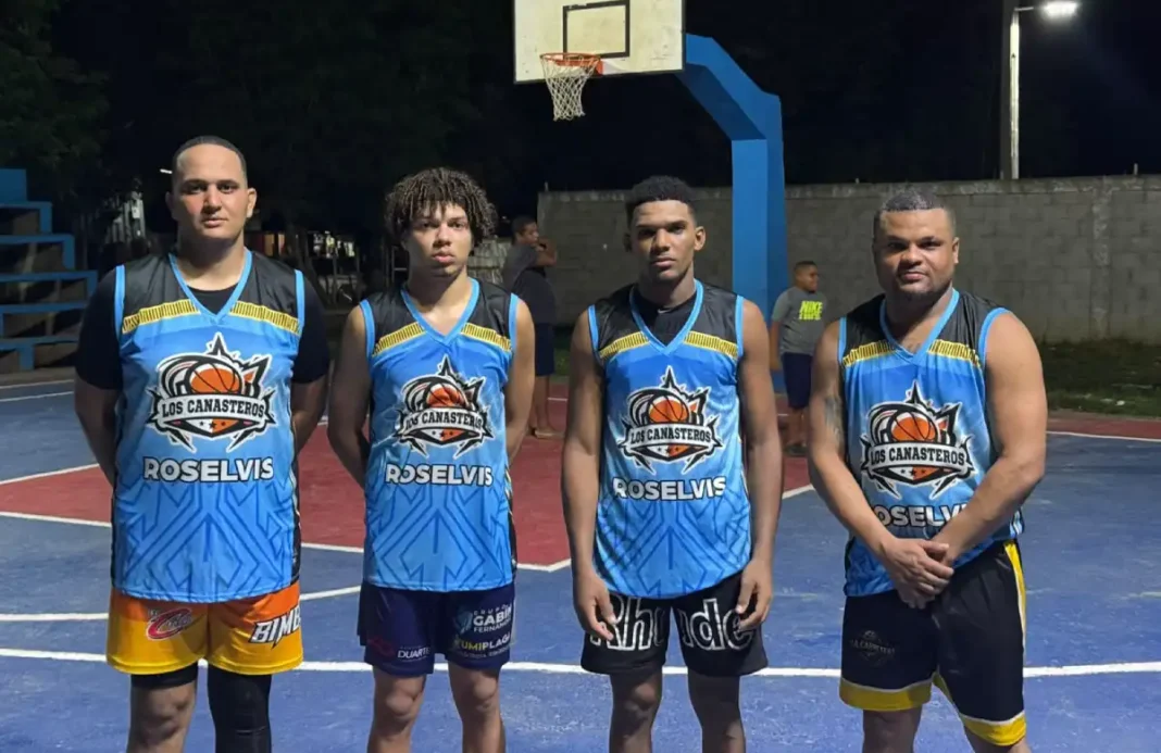 Jugadores destacados del team Los Canasteros que tomaron la delantera en la gran final del basket Los Llaneros de Arenoso