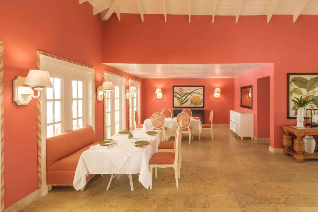 La imagen actual no tiene texto alternativo. El nombre del archivo es: Restaurante-Bamboo-Tortuga-Bay-Puntacana-destaca-por-su-excelencia-gastronomica-con-reconocimiento.webp